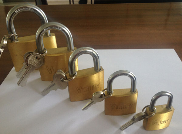 Thick brass padlock-011